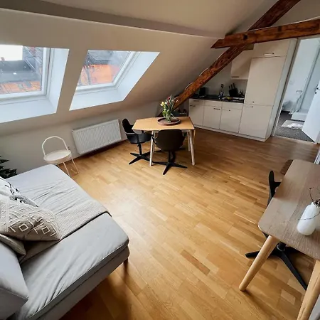 Stilvolle Stadtwohnung - Self Check-in Mit Guten Parkmoeglichkeiten Apartment