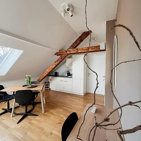 Stilvolle Stadtwohnung - Self Check-in Mit Guten Parkmoeglichkeiten Apartment